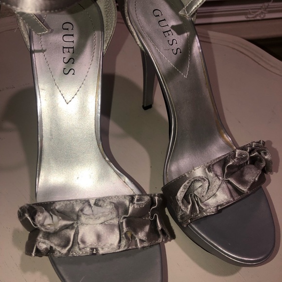 Guess taupe heels - Picture 3 of 5